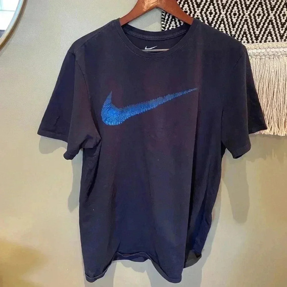 NIKE NAVY BLUE BASKETBALL GRAPHIC SHIRT TOP - Picture 1 of 4